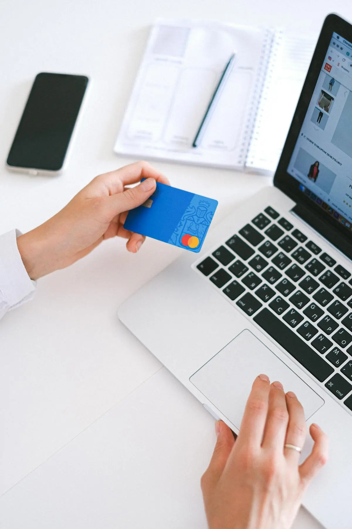 Payment Gateways in Hong Kong for E-Commerce (2026): Fees and Comparison